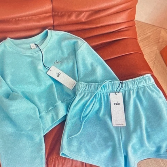 ALO Yoga Sweaters - ALO Yoga Aqua Crewneck Sweatshirt and Matching Shorts Set Size S